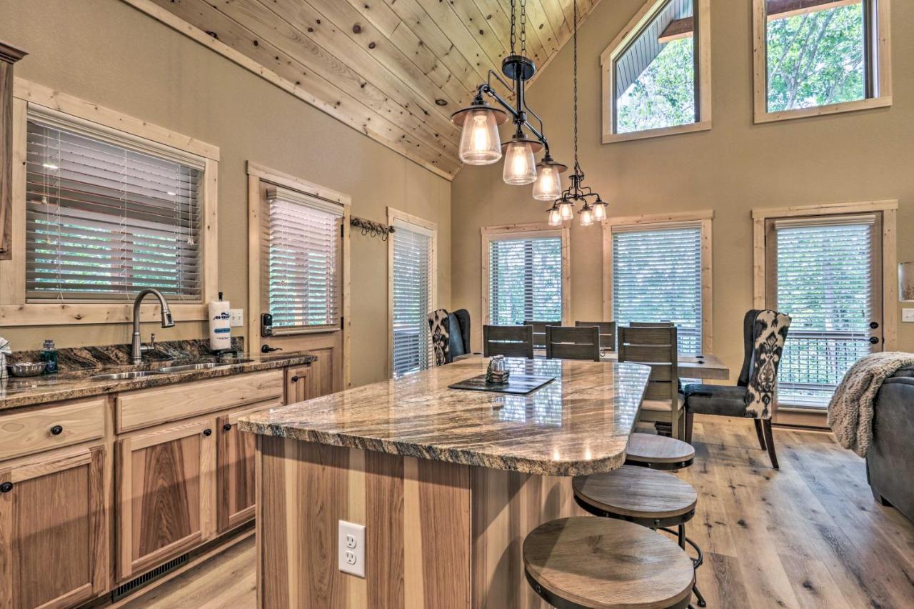 Sevierville Cabin Deck With Foosball And Hot Tub! Exterior foto